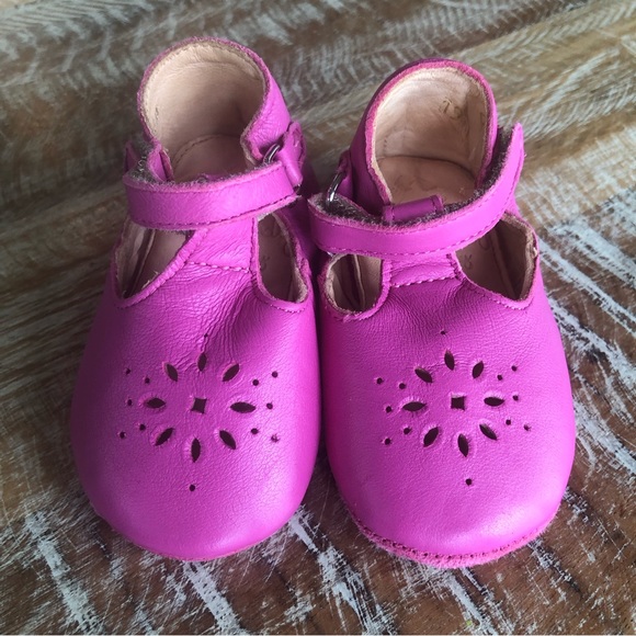 Easy Peasy Lillyp Velcro leather Mary Jane soft soled shoes in “fushia” - Picture 2 of 12